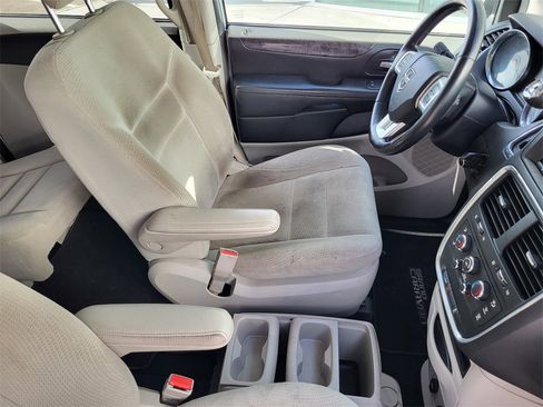 Used 2016 Dodge Grand Caravan SE w/ Quick Order Package 29E SE image 12