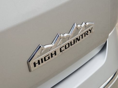 Used 2020 Chevrolet Traverse High Country image 11