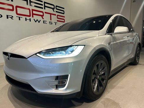 Used 2018 Tesla Model X 75D AWD/4WD image 2