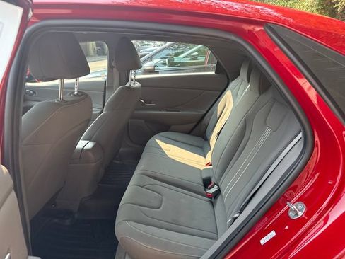 Used 2023 Hyundai Elantra SEL w/ Convenience Package FWD image 13