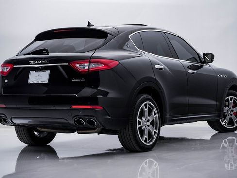 Used 2018 Maserati Levante image 8