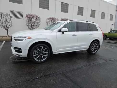 Used 2019 Volvo XC90 T6 Momentum image 2
