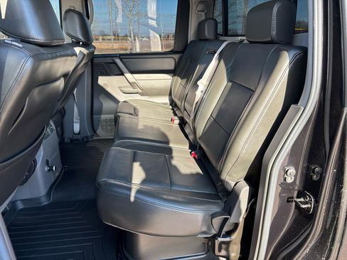 Used 2005 Nissan Titan LE w/ (U01) Nissan Navigation Pkg image 11