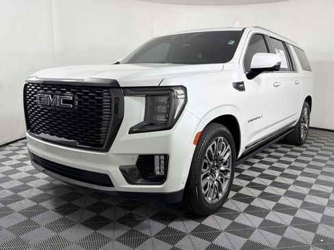 Used 2023 GMC Yukon XL Denali Ultimate AWD/4WD image 3