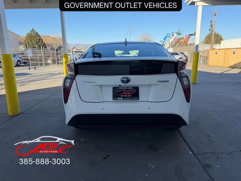 Used 2017 Toyota Prius Two image 7