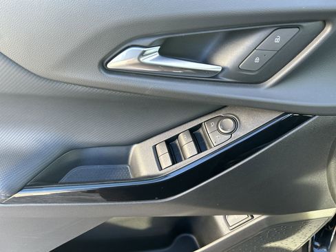 Used 2025 Chevrolet Equinox LT w/ Convenience Package II image 11