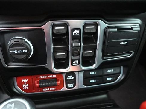 Used 2024 Jeep Wrangler Unlimited Rubicon AWD/4WD image 27