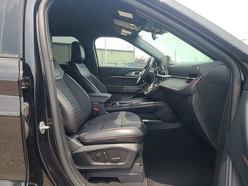 Used 2025 Ford Explorer ST-Line w/ ST-Line Street Pack AWD/4WD image 31