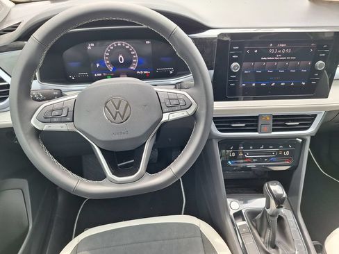 New 2026 Volkswagen Taos SE FWD image 21