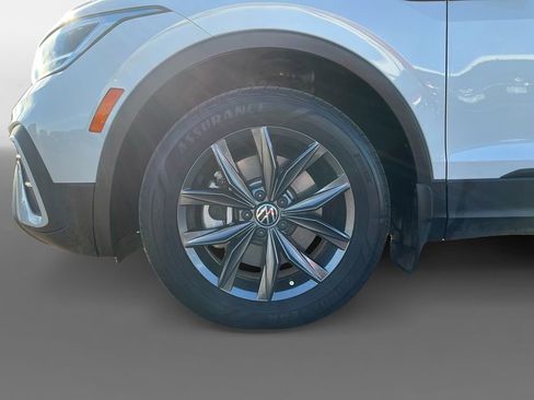 Used 2023 Volkswagen Tiguan SE image 14