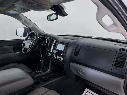 Used 2019 Toyota Sequoia SR5 AWD/4WD image 37