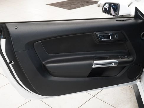 Used 2016 Ford Mustang Coupe RWD image 5