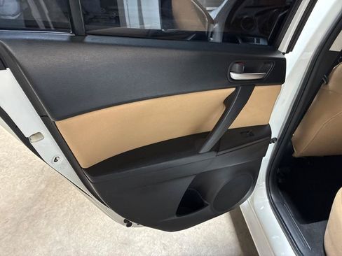 Used 2013 MAZDA MAZDA3 i Touring FWD image 26