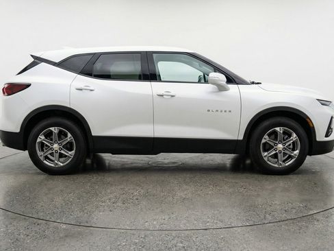 Used 2025 Chevrolet Blazer LT FWD image 11