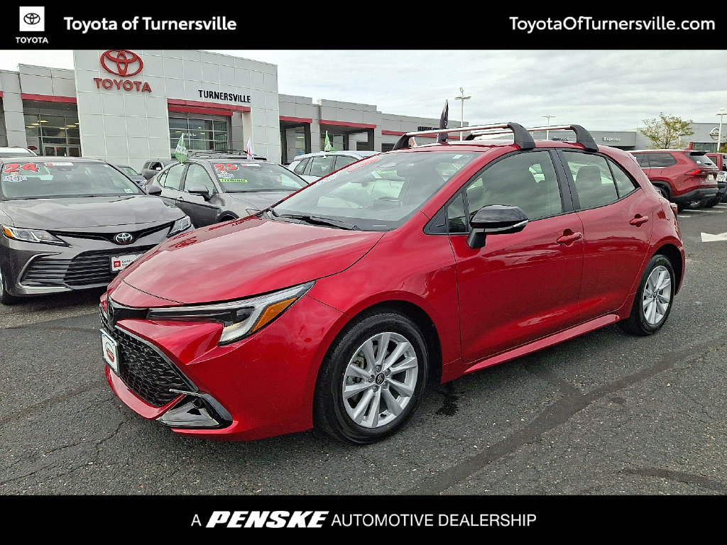 Used 2027 Toyota Corolla SE FWD image 1