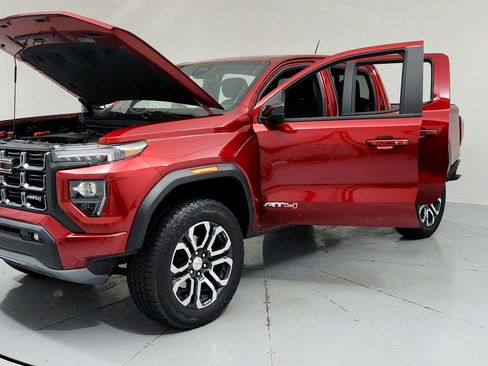 Certified 2024 GMC Canyon AT4 w/ AT4 Premium Package AWD/4WD image 9