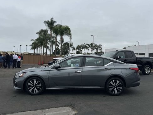 Used 2022 Nissan Altima 2.5 SV FWD image 2