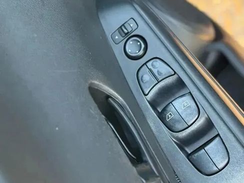 Used 2020 Nissan Kicks S image 23