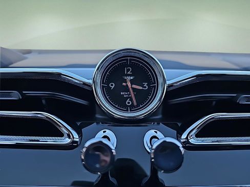 New 2024 Bentley Bentayga image 22