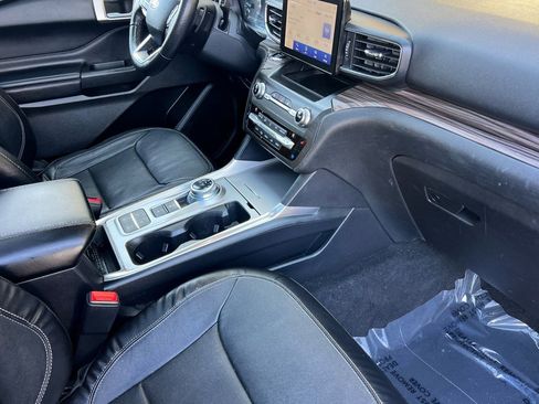 Used 2020 Ford Explorer Limited image 32