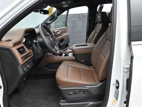 Used 2024 Chevrolet Suburban High Country w/ Advanced Technology Package image 15