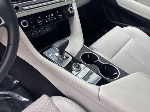 Used 2025 Genesis G70 2.5T image 41