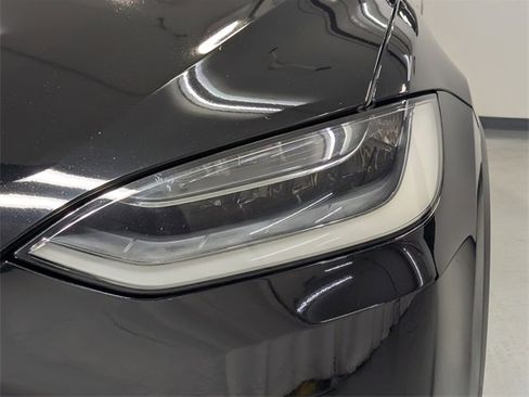 Used 2018 Tesla Model X 75D image 26