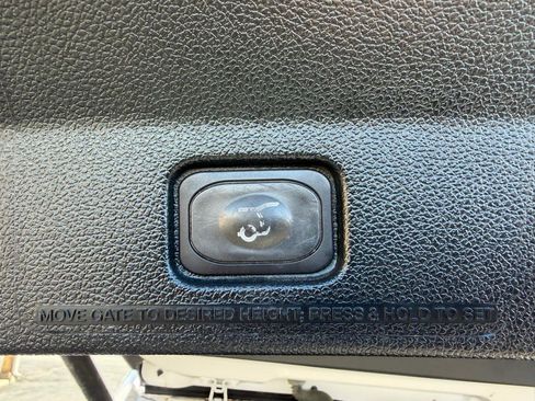 Used 2018 Ford Explorer Limited w/ Equipment Group 301A AWD/4WD image 7