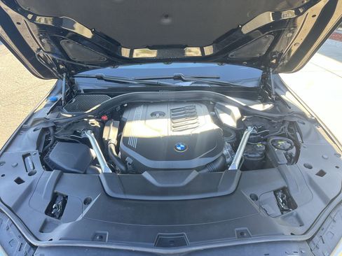 Used 2021 BMW 740i w/ Premium Package image 39