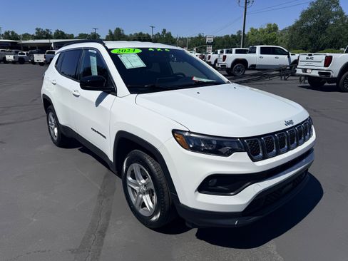 Used 2024 Jeep Compass Latitude AWD/4WD image 4