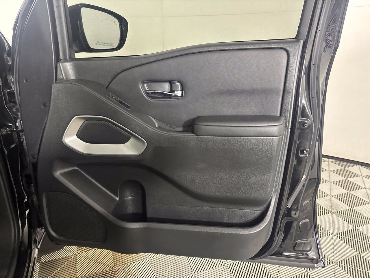 Used 2024 Nissan Frontier SV w/ Technology Package RWD image 27