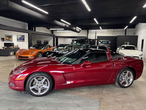 Used 2007 Chevrolet Corvette Coupe w/ Preferred Equipment Group image 4