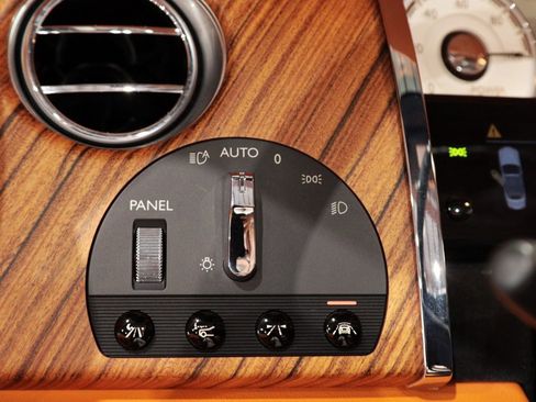 Used 2017 Rolls-Royce Dawn image 29