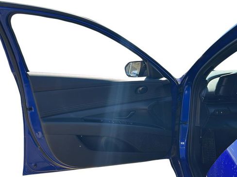 Certified 2025 Hyundai Elantra Sport image 9