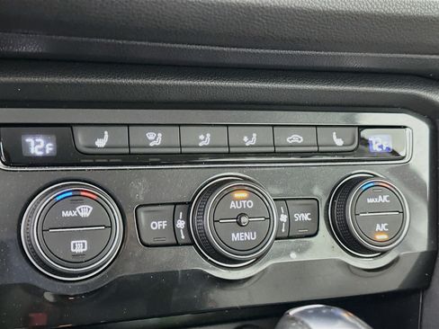Used 2018 Volkswagen Tiguan SE w/ 3rd Row Seat Package AWD/4WD image 23