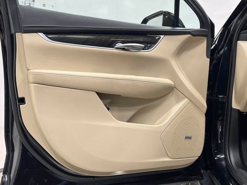 Used 2019 Cadillac XT5 FWD image 14