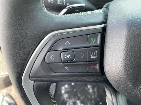 Used 2024 Jeep Grand Cherokee Altitude image 18