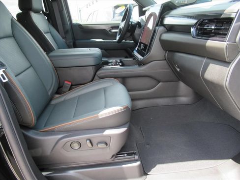 New 2026 GMC Yukon AT4 w/ AT4 Premium Package AWD/4WD image 10