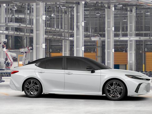 New 2026 Toyota Camry Hybrid AWD/4WD image 15