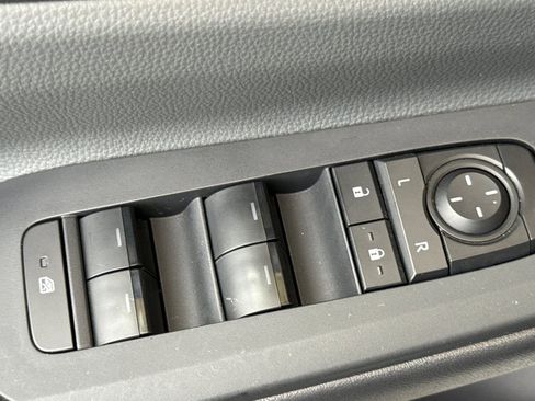 Used 2025 Toyota Prius LE image 13