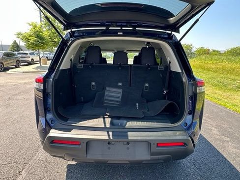 Used 2022 Nissan Pathfinder SV AWD/4WD image 13
