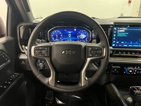 Used 2023 Chevrolet Silverado 1500 LT Trail Boss w/ LT Trail Boss Premium Package AWD/4WD image 16