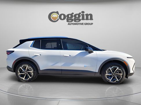 New 2026 Chevrolet Equinox EV LT image 4