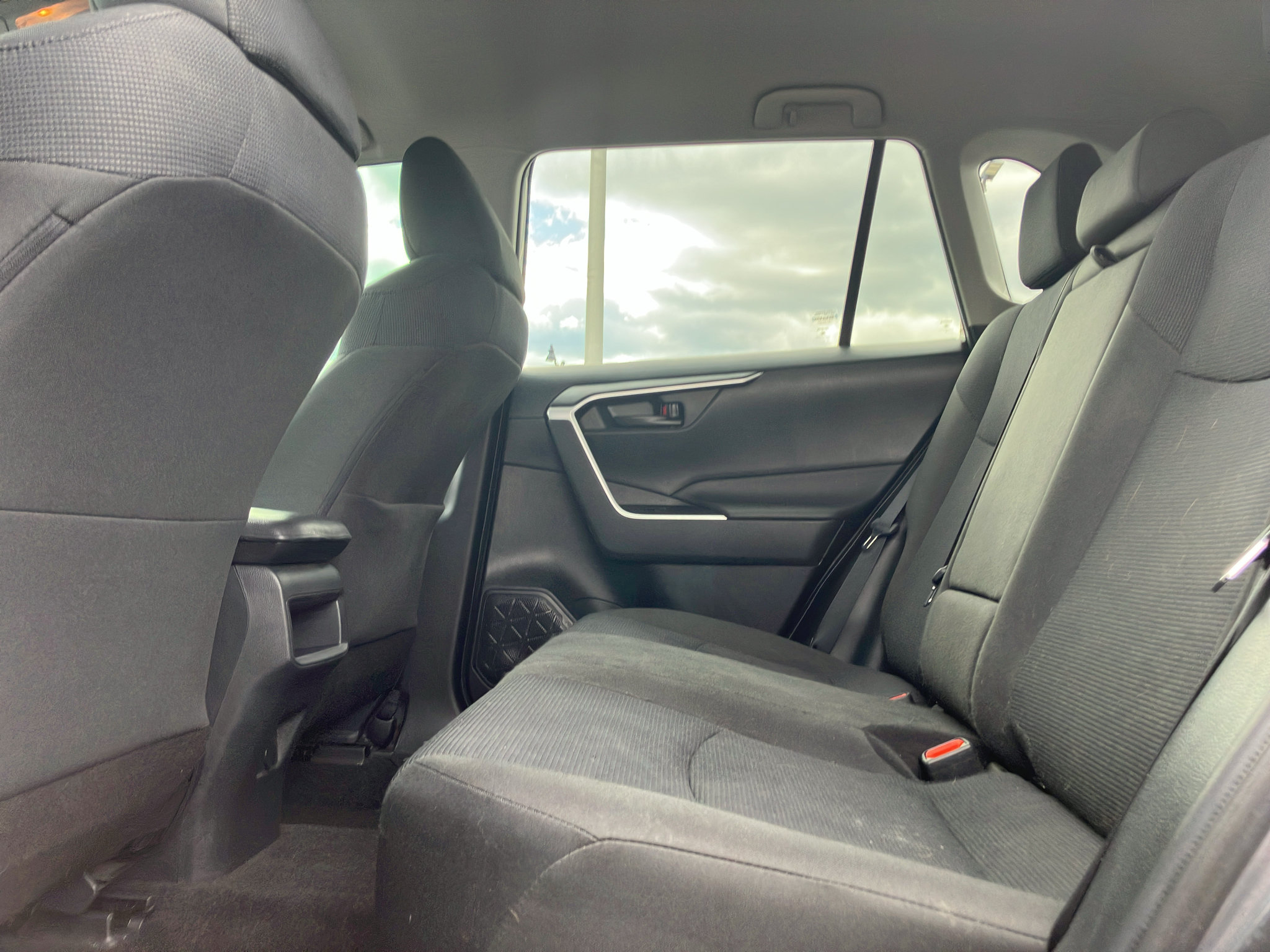 Used 2021 Toyota RAV4 LE AWD/4WD image 25