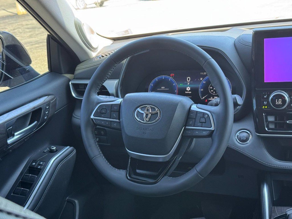 Used 2023 Toyota Highlander Platinum FWD image 19