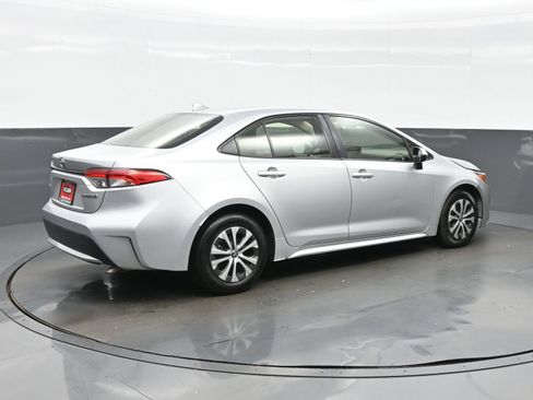 Used 2022 Toyota Corolla LE FWD image 6