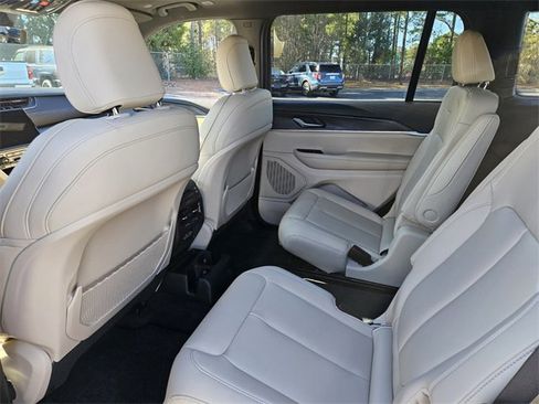 Used 2025 Jeep Grand Cherokee L Limited image 10