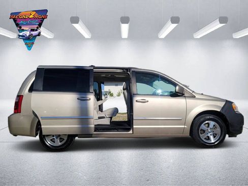 Used 2008 Dodge Grand Caravan SXT FWD image 5