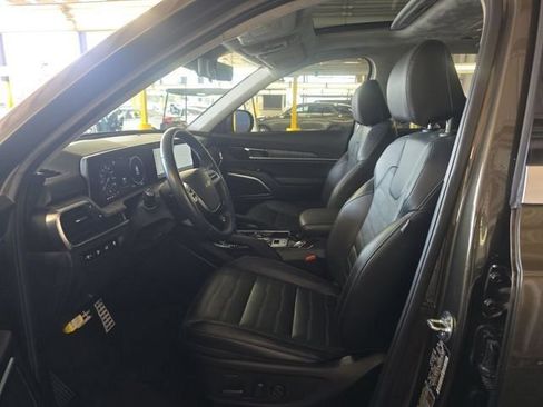 Used 2024 Kia Telluride SX Prestige w/ Towing Package AWD/4WD image 4