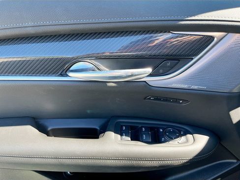 Used 2024 Cadillac XT6 Sport w/ Technology Package AWD/4WD image 18